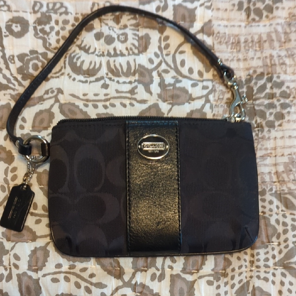 Coach Vintage Zip Wristlet